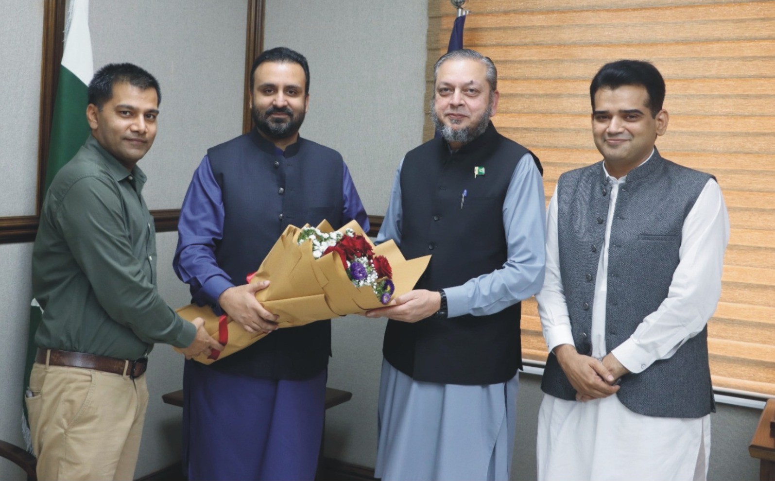 Political and social leader Chaudhry Saad Masood met with Vice Chancellor Prof. Dr. Muhammad Kamran at IUB.