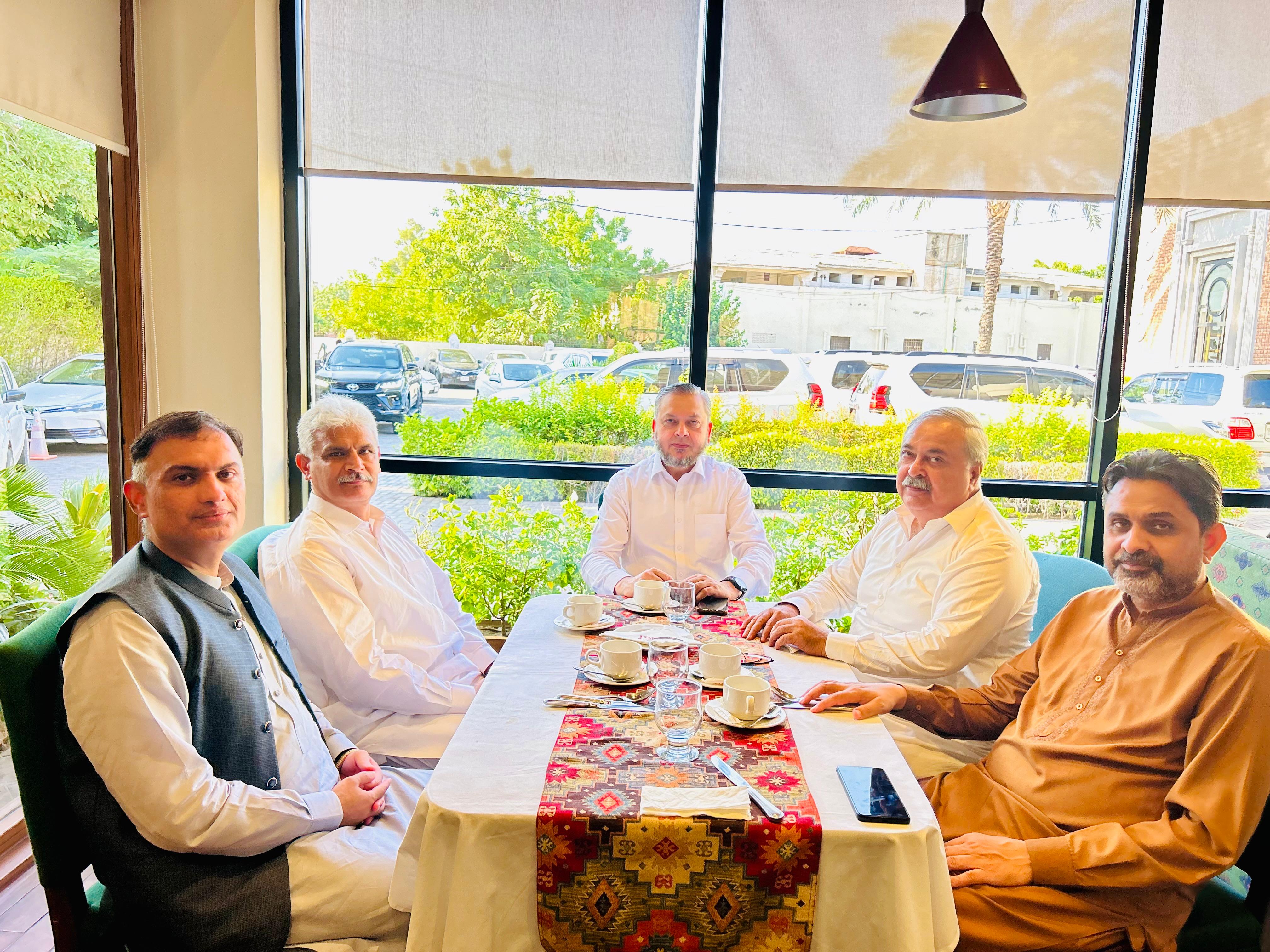 Vice Chancellor Prof. Dr. Muhammad Kamran met with Shaukat Ashfaq, Group Joint Editor of Daily Pakistan.