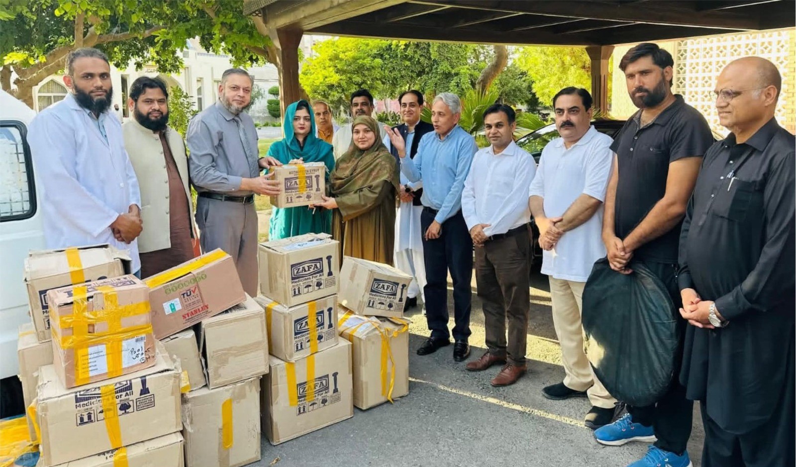 The IUB Flood Relief Cell team received support from Bahawalpur Pharma and the Overseas Forum for Flood Victims.