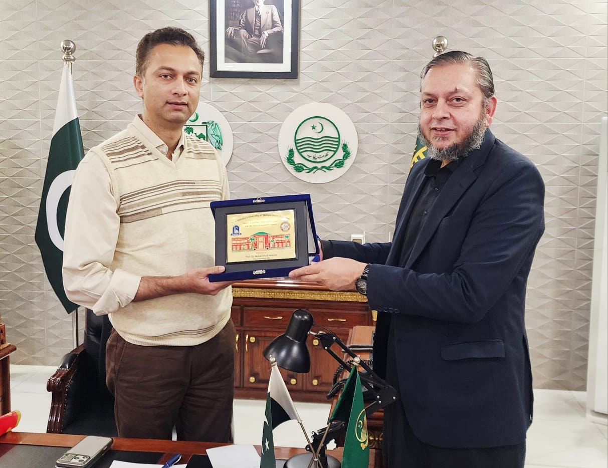 VC Prof. Dr. Muhammad Kamran felicitated Syed Hassan Raza on assuming the position of DC Bahawalpur