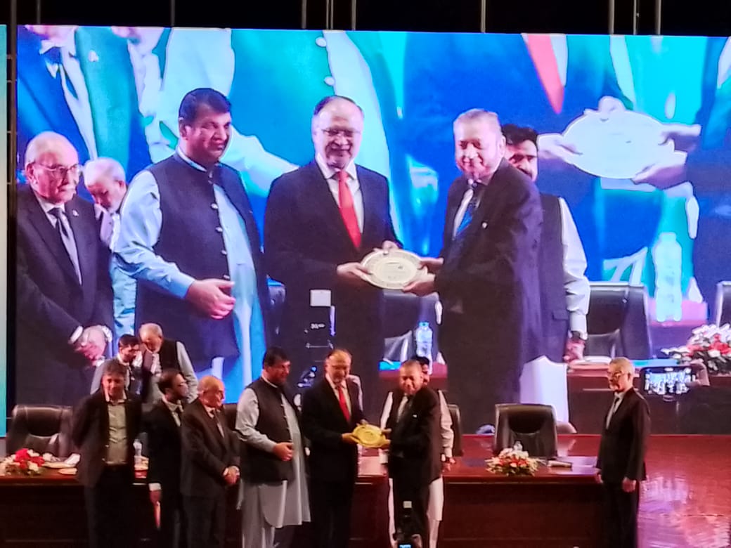 Vice Chancellor Prof. Dr. Muhammad Kamran attended Lahore’s Internship Ceremony for young engineers